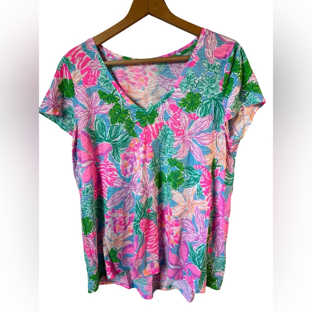 Lilly Pulitzer Etta V neck Tee M Pink 💯 Cotton Preppy Summer Resort Palm Beach